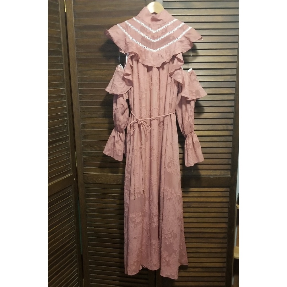 Elliatt Peach Midi Dress - Picture 7 of 8